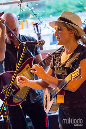 Jill Sobule at Guitar Bar Jr. Hoboken