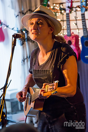 Jill Sobule at Guitar Bar Jr. Hoboken