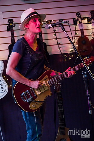Jill Sobule at Guitar Bar Jr. Hoboken