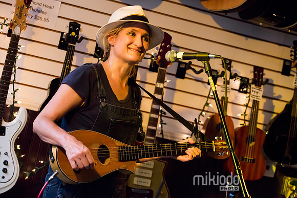 Jill Sobule at Guitar Bar Jr. Hoboken