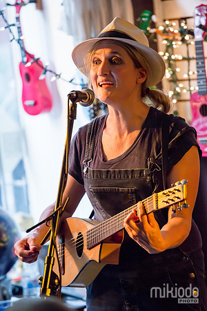 Jill Sobule at Guitar Bar Jr. Hoboken