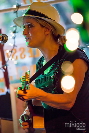 Jill Sobule at Guitar Bar Jr. Hoboken