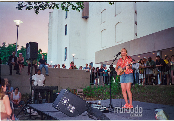 mikiodo020601_jill-sobule_16_LR